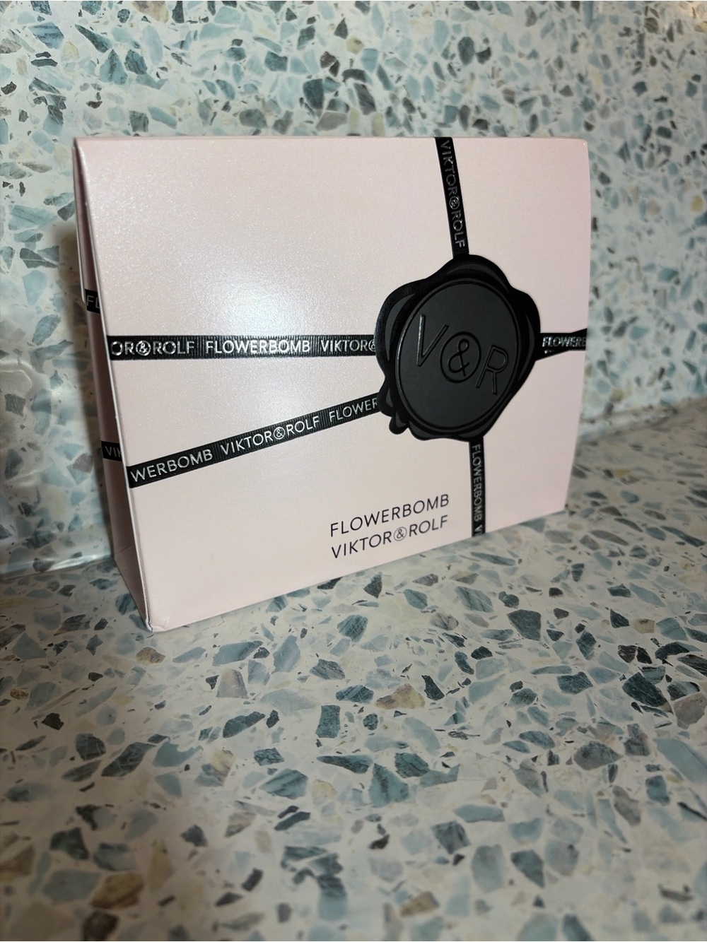 Viktor & Rolf Flowerbomb Body Lotion - Light Pink Tube - Picture 3 of 4